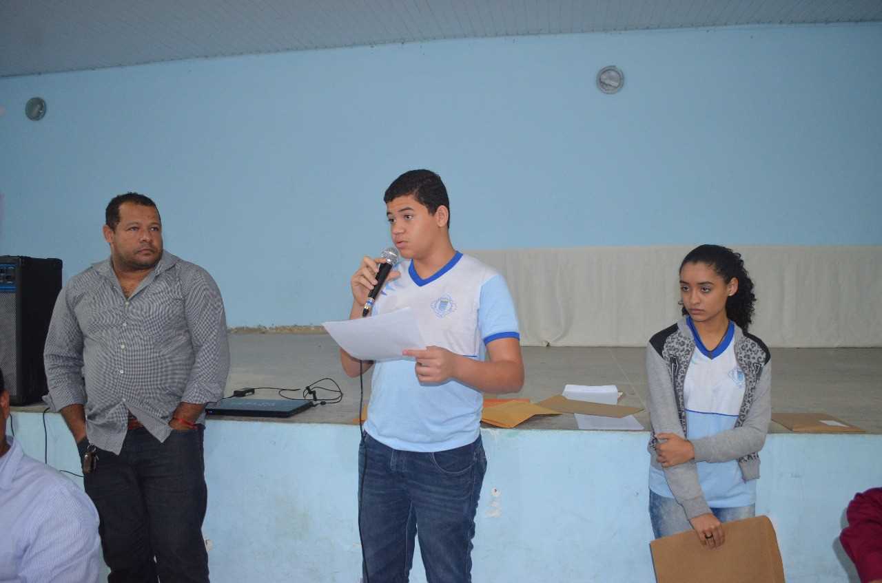 Prefeito Oziel participa de bate papo com alunos do CMC